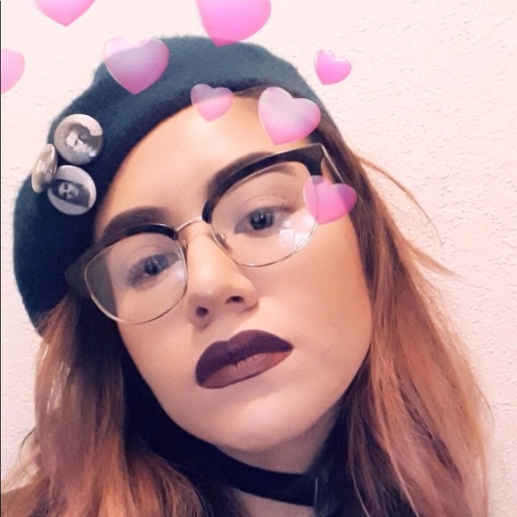 Meet your Posher, Hillary - Picture 1 of 1